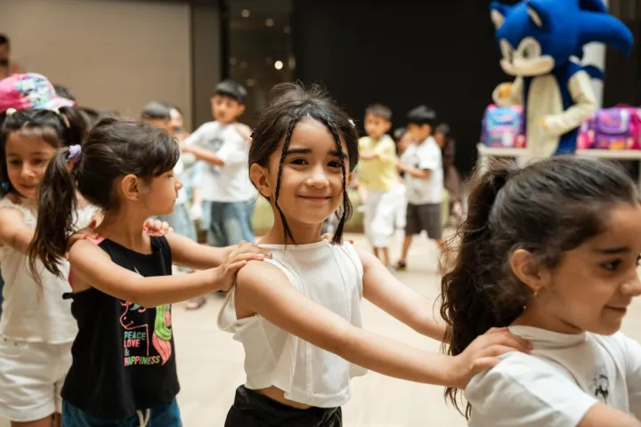 FMG şəhid və qazi övladlarını sevindirib, məktəb ləvazimatları hədiyyə edib